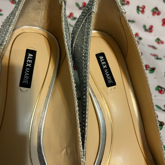 Alexa Marie rhinestone pumps. Size 8 medium. 3 inch heels. - Picture 2 of 5